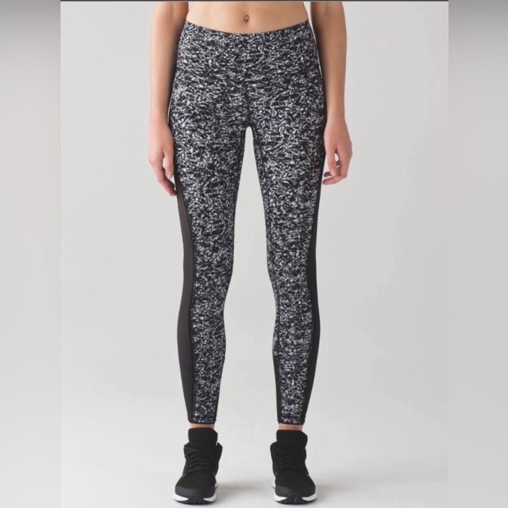 Lululemon Deep Breath Tight
Iced Wave White Black, Size 6